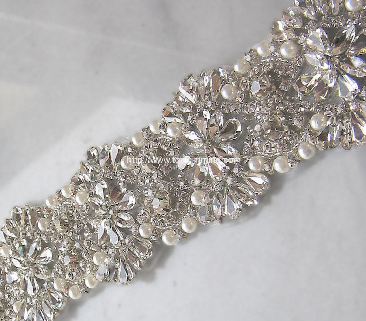 Crystal Circle Rhinestone Applique Silver or Gold Setting w/ Pearls Bridal  Trim
